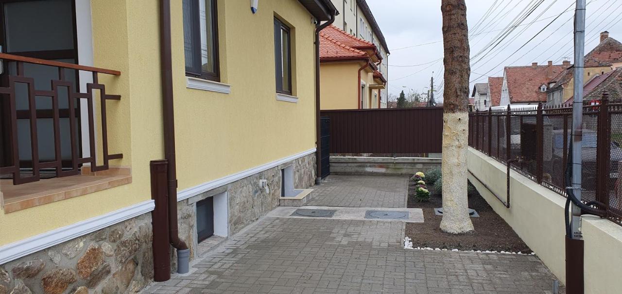 Yellow House Sibiu Dış mekan fotoğraf